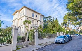 Close Croisette-Modern-A/C-Congress-Beaches